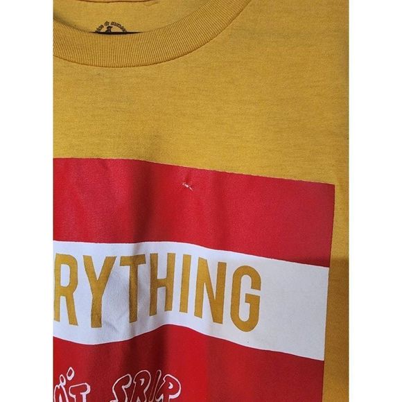 Sriracha medium yellow red authentic graphic tee - Picture 5 of 6